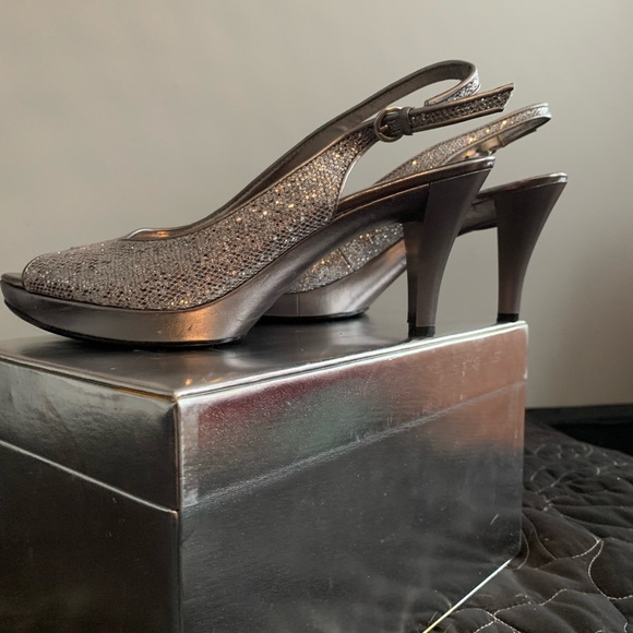 Nine West Silver Slingback - Picture 5 of 5